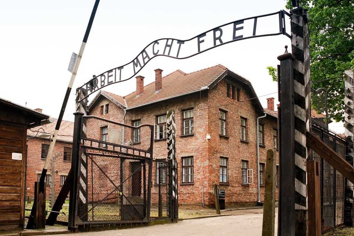 Penibila încercare a unei părți din Mass-Media occidentală de a rescrie eliberarea Auschwitz-ului