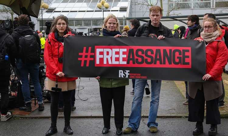 assange_medium Știri Externe