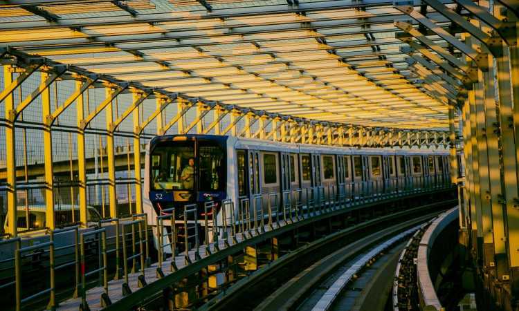 tren_medium Știri Externe